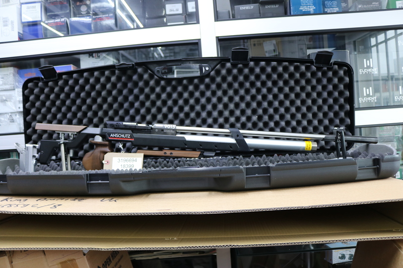 Anschutz 9015 in stock black / walnut  grip "M"  .177  Air Rifles