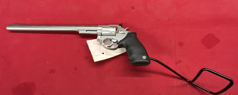 Taurus Long barrel revolver. .22  Revolver